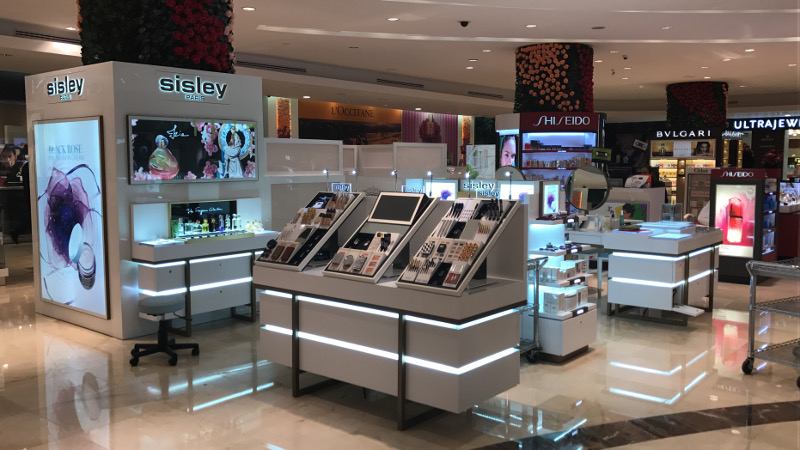 construccion-de-mobiliario-comercial-sisley-luxury-design